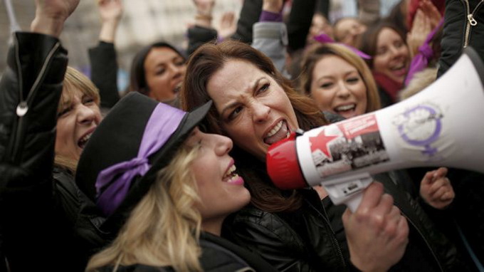 西班牙妇女节罢工 致超半数城际列车停运