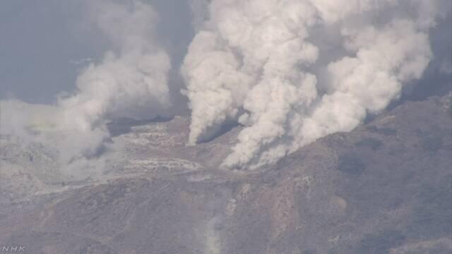 硫黄山火山喷发 空中浓烟滚滚