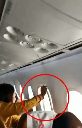 印度客机窗框脱落 引惊吓