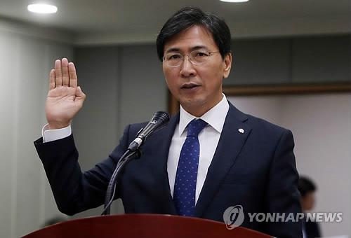 韩国政治明星辞职 安熙正被曝性侵其随行秘书
