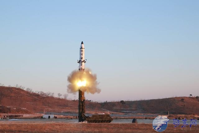 朝鲜发射一枚疑似弹道导弹 飞行约700公里