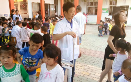 刘河镇卫生院帮助辖区3-6岁儿童免费体检