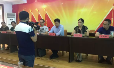 蕲春县100名“三孤”人员获 中国妇女发展基金会心基金救助