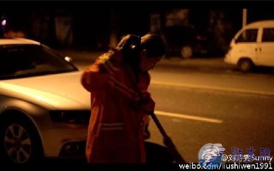 奥运冠军刘诗雯竟大冬天凌晨5点扫大街 遭网友质疑是在作秀